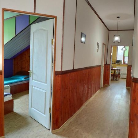 Hostel Vokzal Мукачеве Екстериор снимка